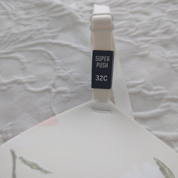 NWT Victoria Secret Pink Super Push Bra - Picture 2 of 4